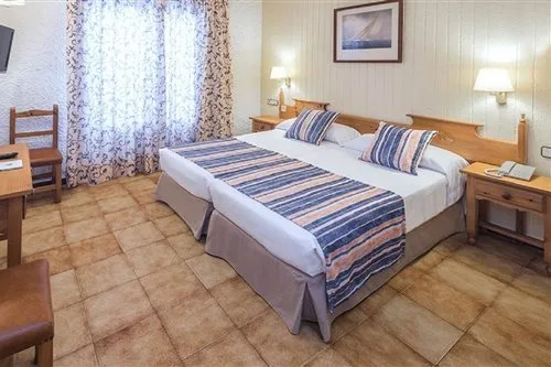 غرفة مزدوجة بسريرين منفصلين بإطلالة على المسبح، GHT Neptuno Venus & Spa 1/2
