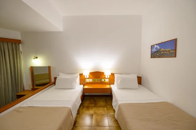غرفة قياسية بسرير مزدوج أو سريرين منفصلين، Hotel Europa Olympia 2/4