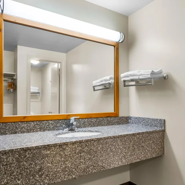 جناح بسرير كينج في الطابق الأرضي، Best Western Lee's Motor Inn 10/10