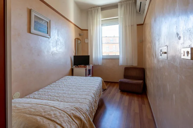 غرفة مفردة، Hotel Britannia 1/11