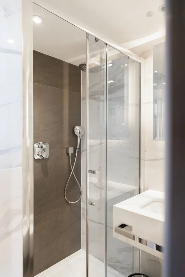 غرفة سوبيريور ثلاثية بسرير كينج وسرير فردي، Merit Kensington Hotel 5/5