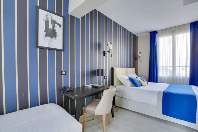 غرفة ديلوكس ثلاثية بسرير مزدوج وسرير فردي بإطلالة على المدينة، Hotel Riviera Elysees 5/10