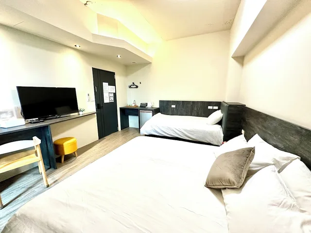 غرفة إليت ثلاثية بسرير مزدوج وسرير فردي بإطلالة على الجبل بشرفة بغرفة نوم واحدة، Mo Bnb 2/10