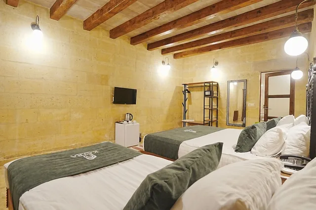 غرفة ديلوكس ثلاثية بسرير كينج وسرير فردي، Kayra cave suites 2/10