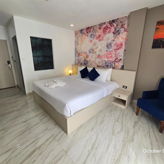 Deluxe, King Bed, Pool Access، MODERN LIVING HOTEL 8/10