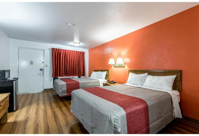 2 Full Beds - Non-Smoking, Micfridge، Motel6 Attalla AL 2/10