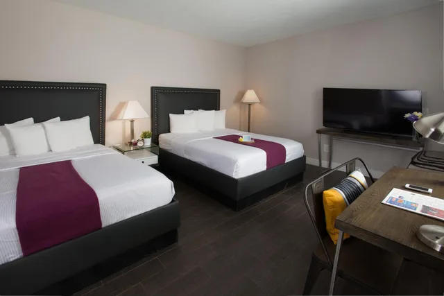 غرفة بسريرين كوين، Hotel Iris San Diego 3/8
