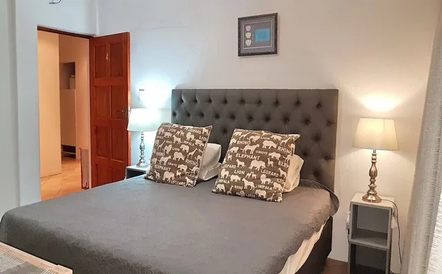 1 Bedroom, Comfort, King Bed, Pool Access، Six Valk Avenue Self Catering Guest House 2/3