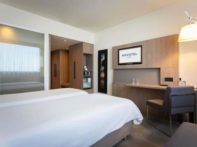 غرفة سوبيريور بسريرين منفصلين مع أريكة، NOVOTEL SOFIA 5/6