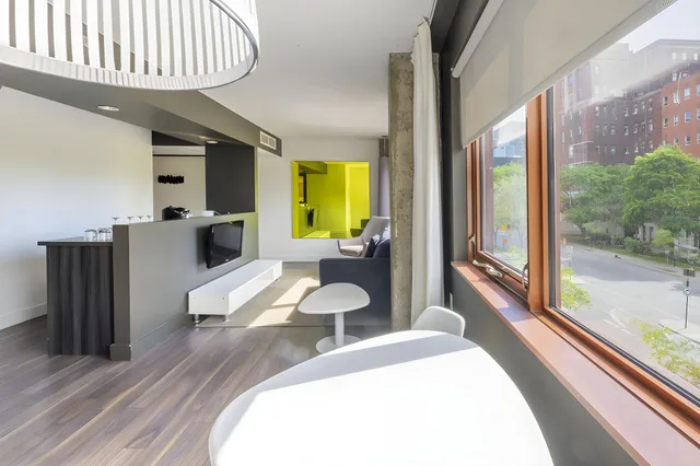 جناح بسرير كوين مع أريكة، Hotel Zero 1 1/1