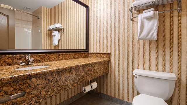 غرفة بسرير كينج، Best Western Plus Fernie Mountain Lodge 9/10