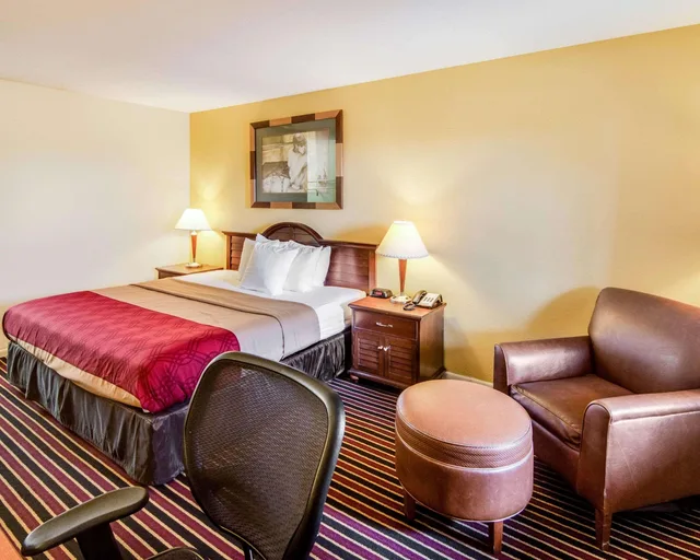 غرفة بسرير كينج للمدخنين، Rodeway Inn & Suites Hwy 290 NW 2/3