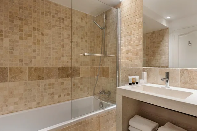 غرفة بسرير كوين، Le Fregate Provence 3/4