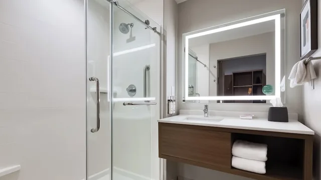 غرفة قياسية بسرير مزدوج، Holiday Inn Nashville Airport, an IHG Hotel 7/9