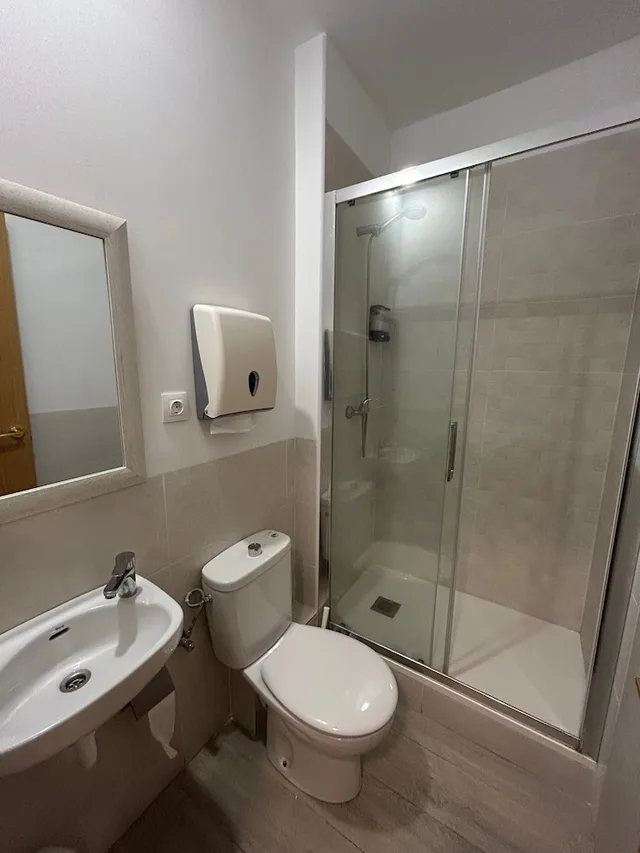 غرفة بسرير مزدوج أو سريرين منفصلين بحمام مشترك، Hostal Delfos 10/10
