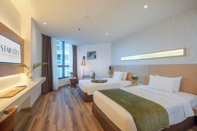 غرفة ديلوكس بسريرين منفصلين بإطلالة جزئية على البحر، Starcity Bayfront Nha Trang Hotel 2/7