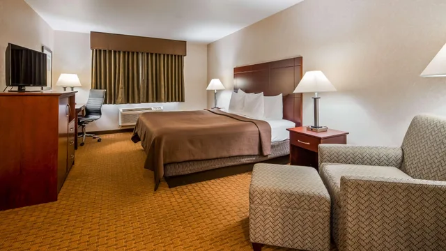 جناح ديلوكس بسرير كينج، Best Western Wittenberg Inn 1/6