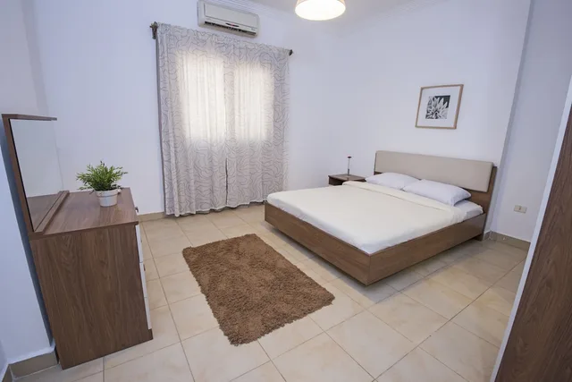 شقة بسرير كوين بشرفة مع أريكة، Lilly Apartments 1/5