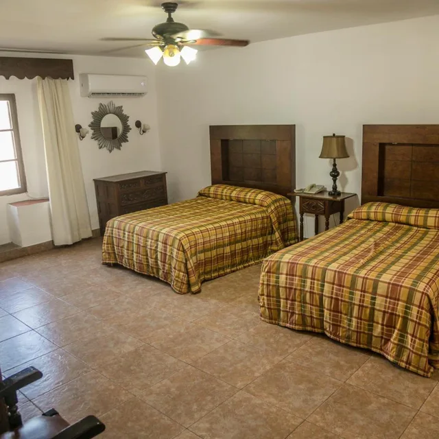 غرفة بسريرين منفصلين بإطلالة على المسبح، Hotel Playa De Cortes 3/10