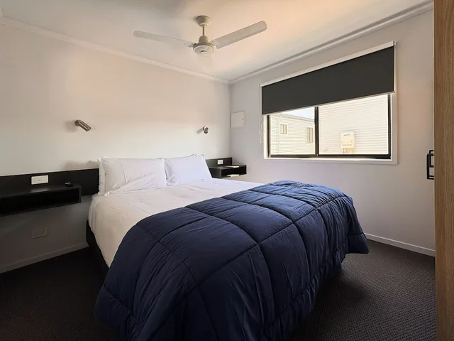 Classic, Cabin, 1 Queen and 2 Bunk Beds, Bendigo Park Lane Holiday Park 2/3