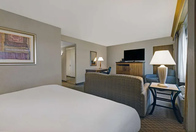 جناح جونيور، Doubletree By Hilton Grand Junction 1/4
