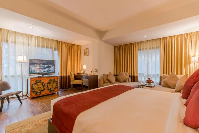 جناح جونيور بسرير كينج مع أريكة بجاكوزي بحوض استحمام، Hotel Himalaya Pvt Ltd 2/2