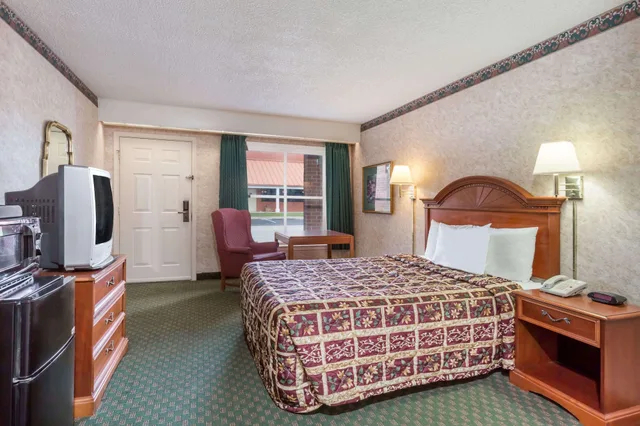 غرفة قياسية بسرير كينج، Days Inn by Wyndham Petersburg/South Fort Lee 4/8