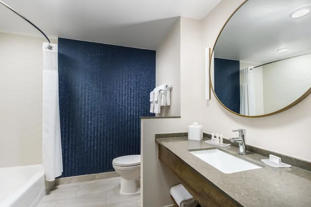 غرفة بسريرين كوين لذوي الإعاقة، Fairfield by Marriott Inn & Suites Oakhurst Yosemite 6/6