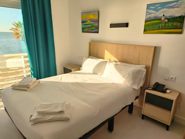 غرفة بسرير مزدوج بإطلالة على البحر، Hotel Mediterraneo 7/10