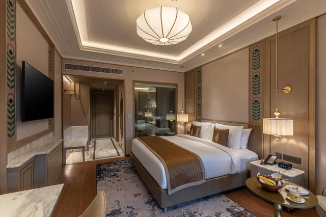 Mew, Superior, King Bed, Pool View، Wyndham Grand Udaipur Fateh Sagar Lake 1/8