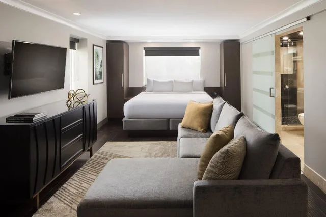 Sapphire, Suite, King Bed, Hotel Duval Autograph Collection 1/2