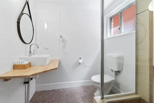Standard, 1 Queen and 1 Single Bed, Comfort Inn Commodore Albury 5/6