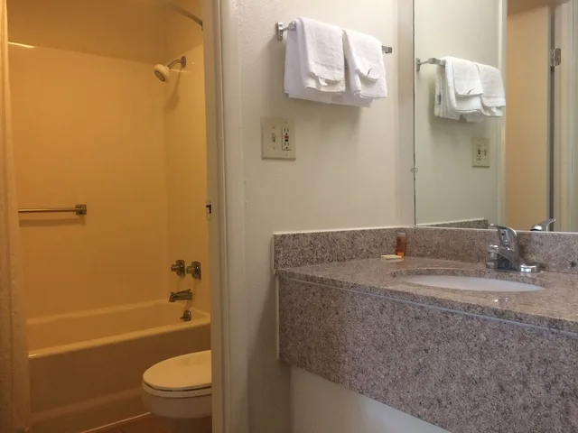 غرفة قياسية بسريرين مزدوجين للمدخنين، Motel6 Salem, VA 4/5