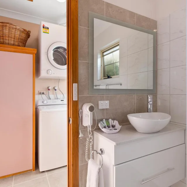 2 Bedrooms, Cottage, Swansea Cottages & Motel Suites 5/10