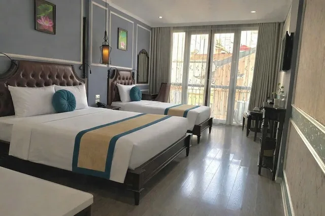 غرفة عائلية ثلاثية بسرير كوين وسرير فردي بإطلالة على المدينة بشرفة، Suddha Boutique Hotel 9/10
