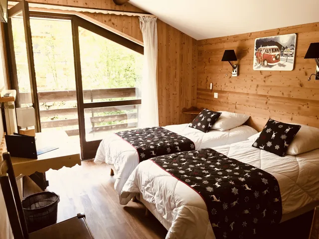 غرفة كلاسيكية بسريرين منفصلين بشرفة، Hotel Le Soly Varnay 4/7