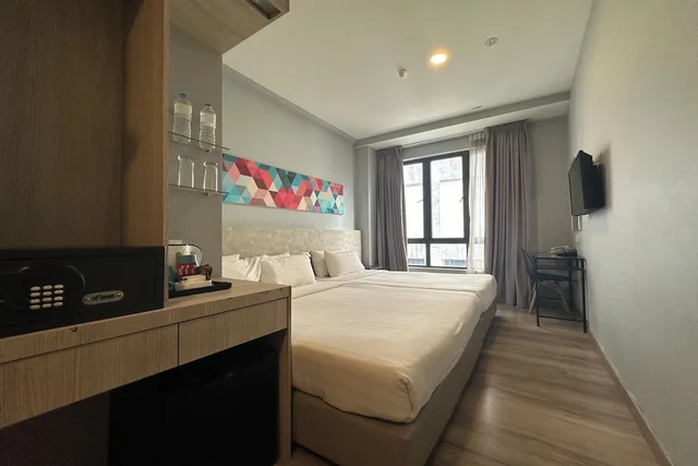 غرفة ديلوكس ثلاثية بسرير مزدوج وسرير فردي، OYO Townhouse, Selayang formerly RHR Hotel 4/5