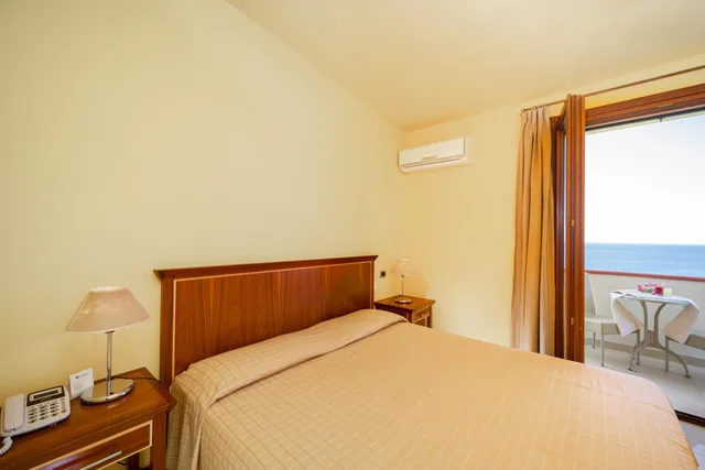 غرفة عائلية بإطلالة على البحر، Hotel Santa Lucia 1/8