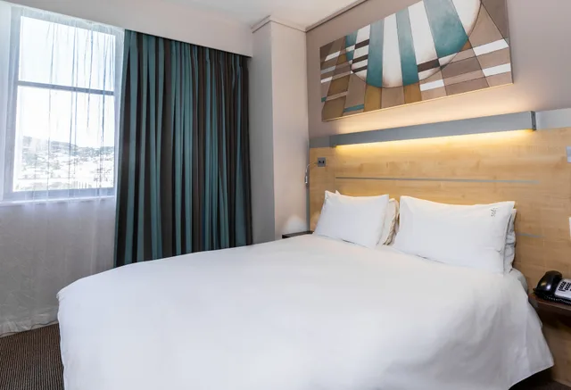 غرفة قياسية بسريرين منفصلين للمدخنين، HOLIDAY INN EXPRESS CAPE TOWN CITY CENTRE 5/10