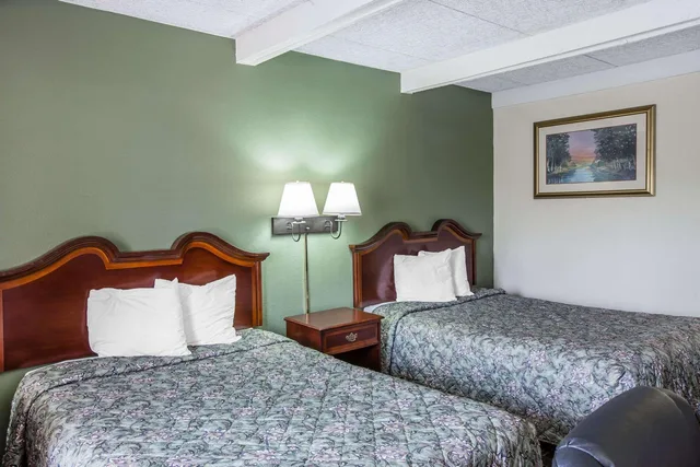 غرفة بسريرين كوين، Rodeway Inn Laurens SC 2/2