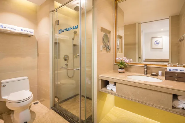 غرفة بسريرين منفصلين بإطلالة على المدينة، Wyndham Hainan Clearwater Bay Resort 1/1