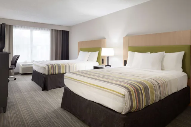 غرفة بسريرين كوين، Country Inn & Suites by Radisson, Camp Springs (Andrews Air Force Base), MD 1/2