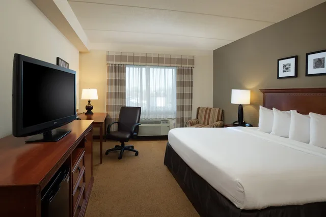 غرفة بسرير كينج لذوي الإعاقة، Country Inn & Suites by Radisson, Buffalo South I-90, NY 1/3
