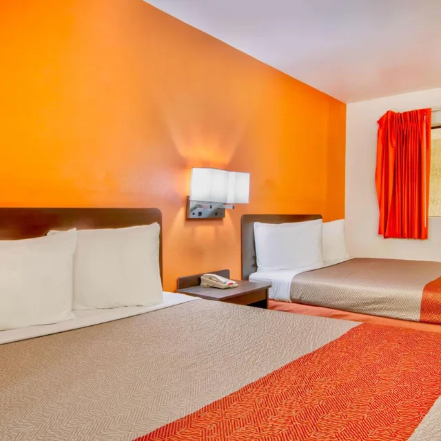 غرفة بسريرين كوين للمدخنين، Motel6 Santa Nella, CA - Los Banos 8/10