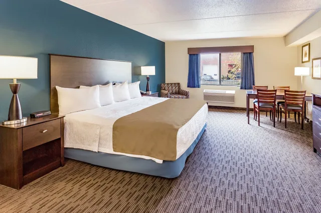 جناح بسرير كينج بغرفة نوم واحدة، Americinn By Wyndham Hotel And Suites Long Lake 2/3