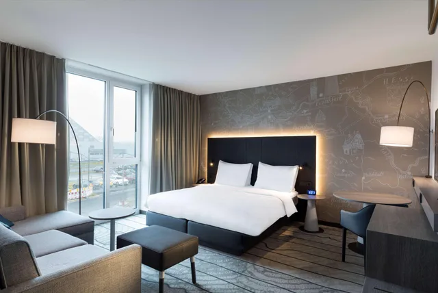 Room, King Bed, Large, Hyatt Place Frankfurt Airport 1/6