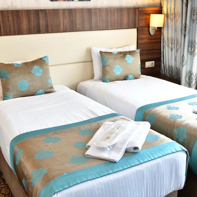 جناح، Inegol Royal Hotel 3/10