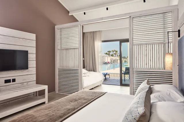 Swim Up, Junior Suite, Bungalow, Double and Twin Beds, Pool View, Bungalow Area، Mare Ayia Napa 2/10