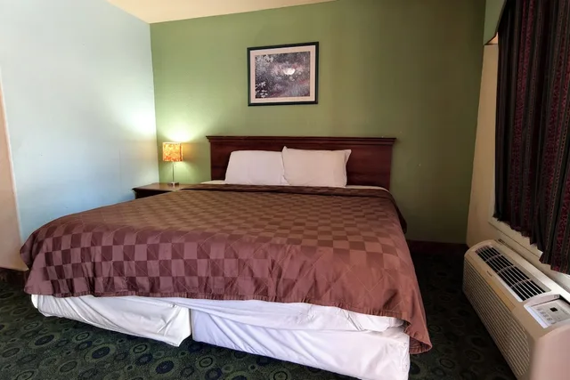 King Bed Non-Smoking, Sunset Lodge Elgin near US 290 by Hotel O 3/10