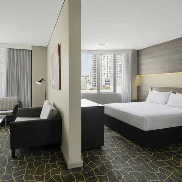 جناح ديلوكس بسرير كينج بإطلالة على المدينة، FOUR POINTS BY SHERATON PERTH 1/4